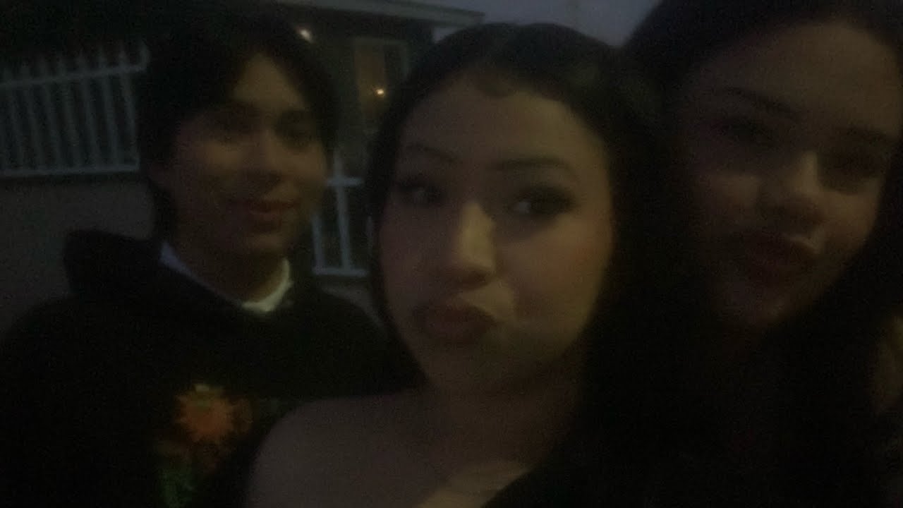 DOING OUR MAKEUP BLINDFOLDED 😭 (we went out like this…)