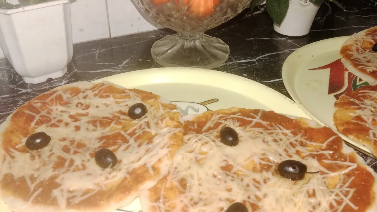 شاركت معكم تحضير بيتزا 🍕 مقلاة