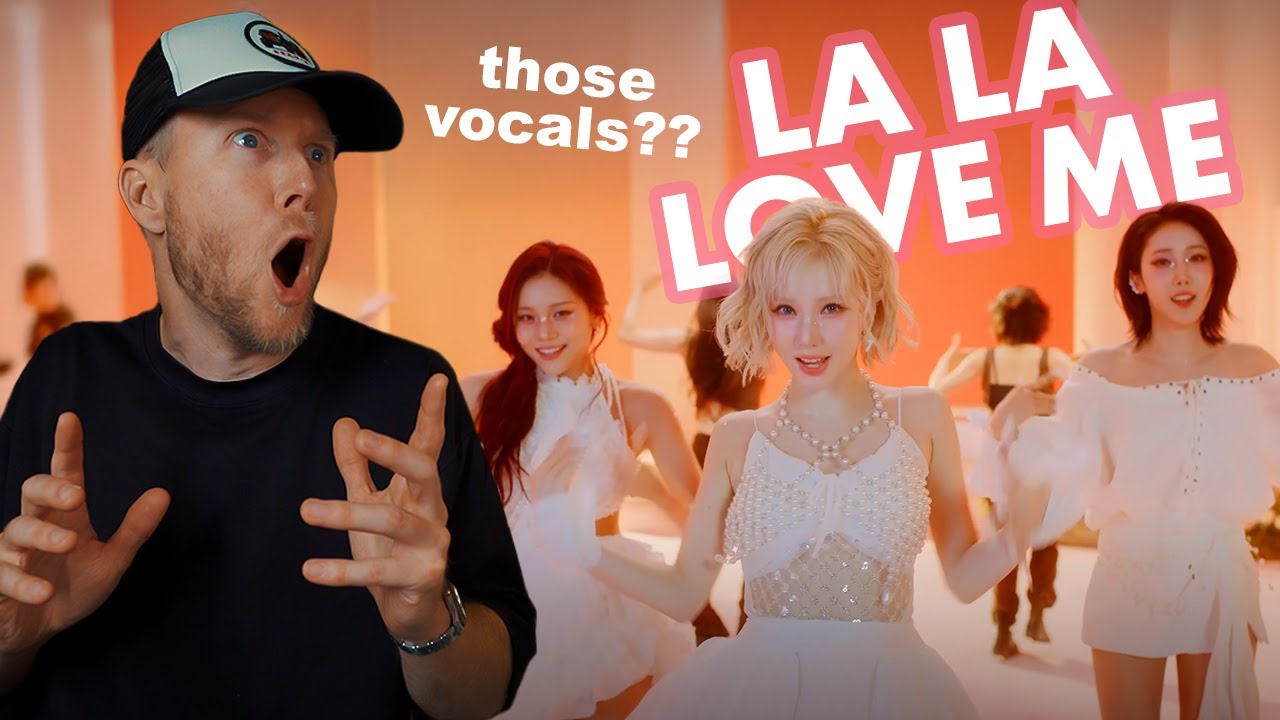 Singer Reacts to VIVIZ - 'La La Love Me' MV