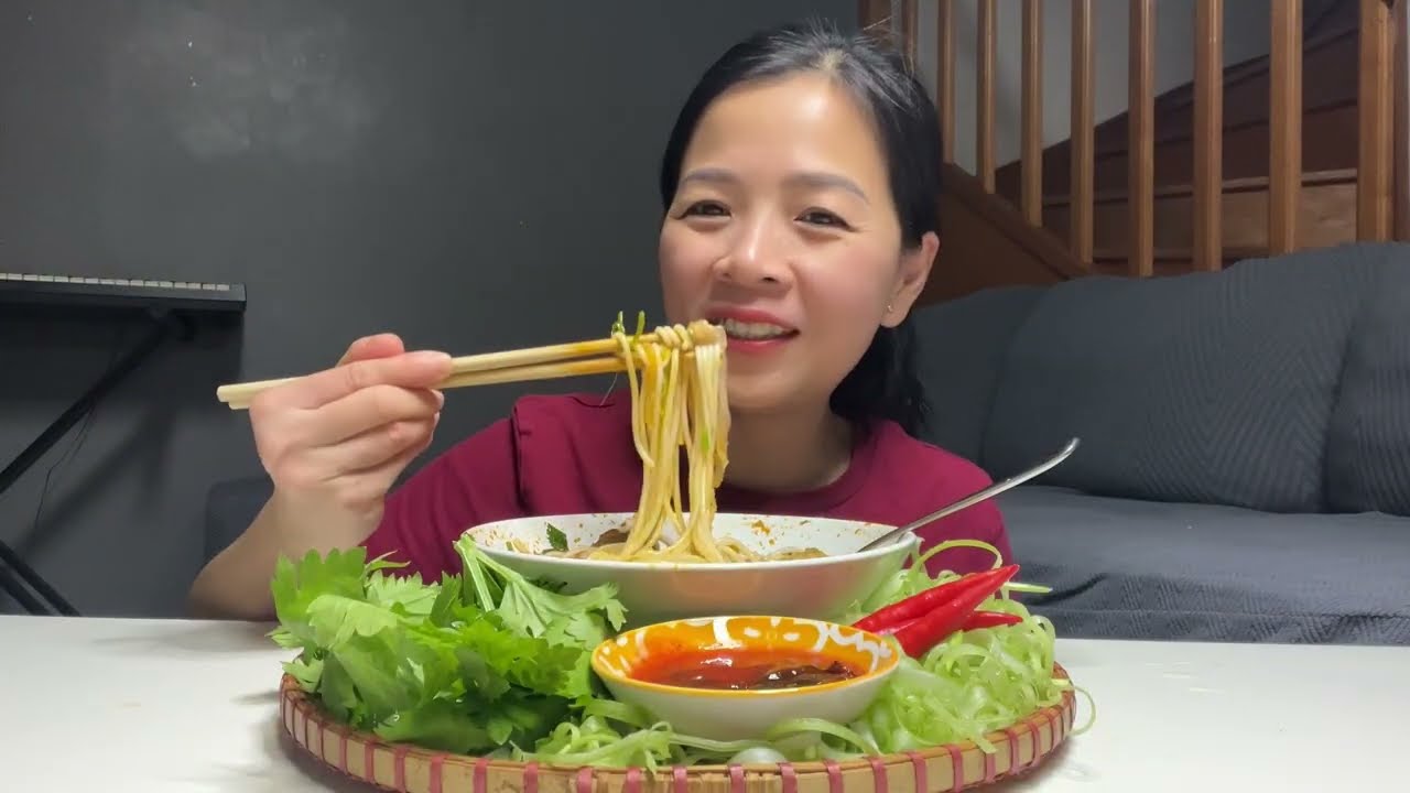 BÚN BÒ Chả Cay Ngày Mùa Đông Ăn Rất Đã 