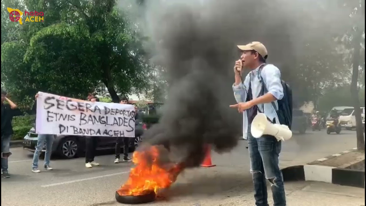 Belasan Mahasiswa Demo Kemenkumham Aceh Minta Deportasi Warga Bangladesh