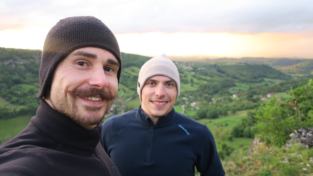 Trek dans le Lot et le Cantal - 2 nuits en Bivouac (CE VILLAGE EST MAGNIFIQUE)