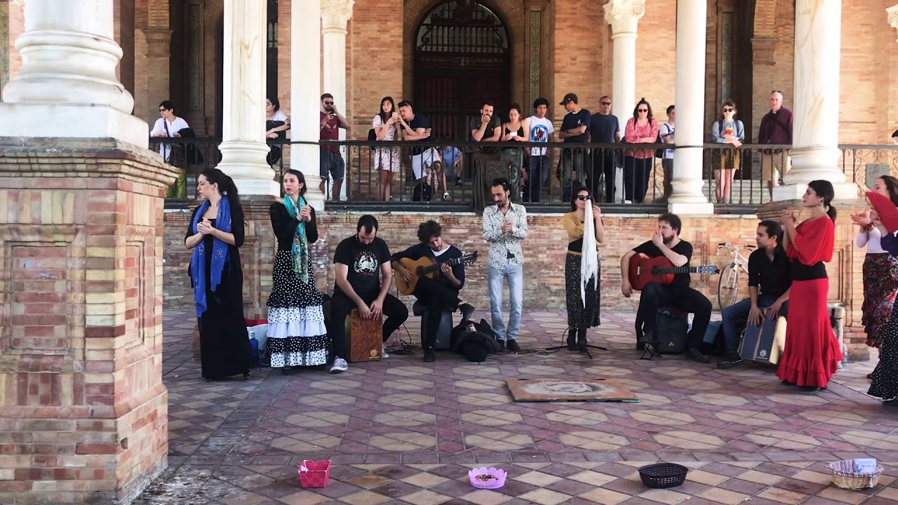 Alegra sevilla - Street Flamingo in Plaza de España Seville