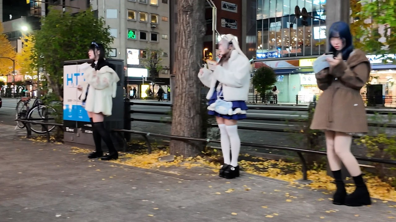 Girls are lined up on the street - Akihabara [Friday night walk-4K] (Decmeber 5, 2025)