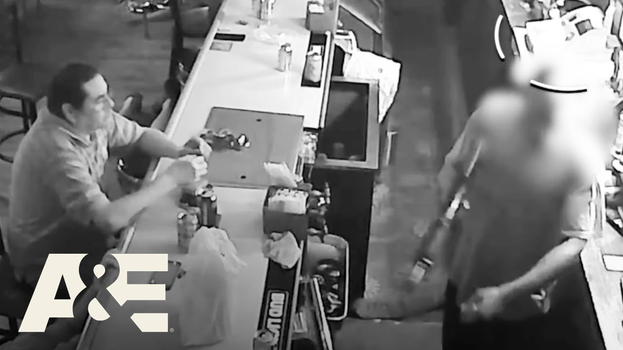 Man Finishes Drink Amid Bar Holdup | Customer Wars | A&E