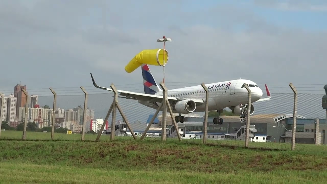 SÓ MAQUINÁRIOS  EM OPERAÇÕES NO AEROPORTO DE LONDRINA