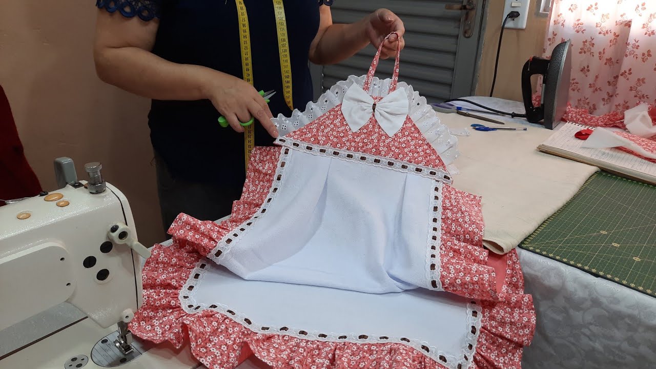 Belíssimo modelo de bate mão com babado.