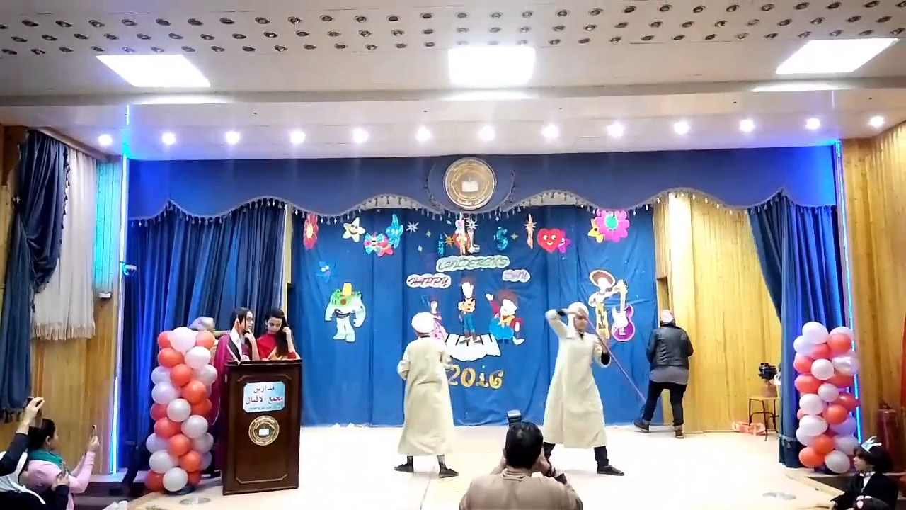 حفل عيد الطفوله بمجمع الاقبال القوميه قسم اللغات .تحت اشراف أ/مروه الباسل