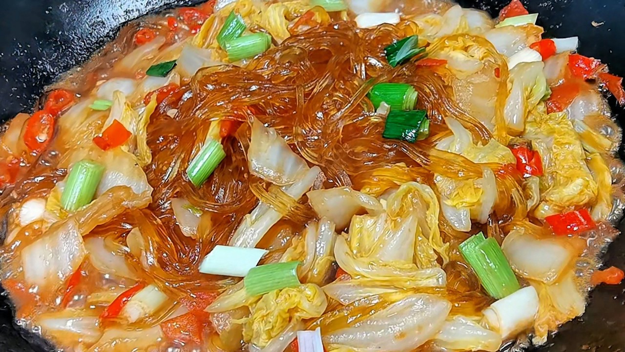 百吃不厌的白菜豆腐炖粉条，鲜香入味超下饭，素菜也能吃得超满足#白菜炖粉条 #粉条 #美食 #家常菜