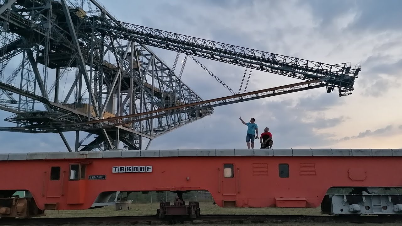 F60 Tagebaubagger - Die gr&ouml;&szlig;te bewegliche Maschine der Welt / FPV Cinematic / Pt.1