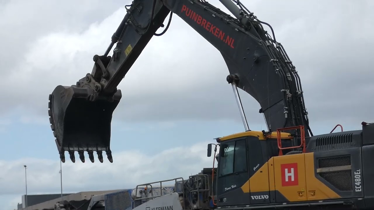 VOLVO EC480El PUINBREKEN.NL IN ACTION