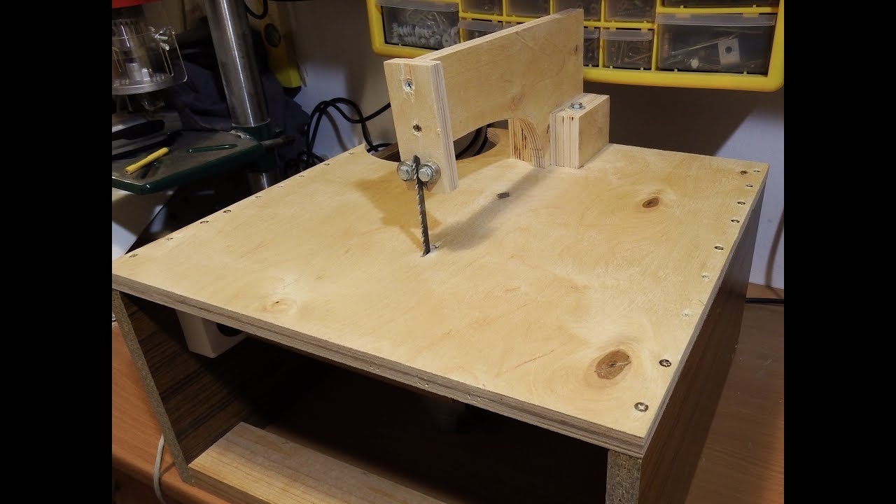 mały stolik mobilny do wyrzynarki ręcznej ryobi / small mobile table for hand jigsaw