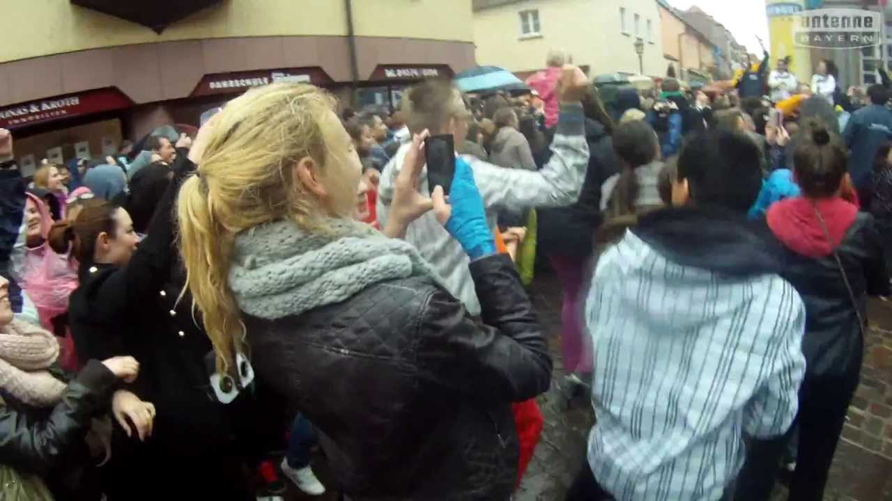 Obernburg tanzt den Obernburger Maibaum-Style (Gangnam Style) - ANTENNE BAYERN Maibaumklau 2013
