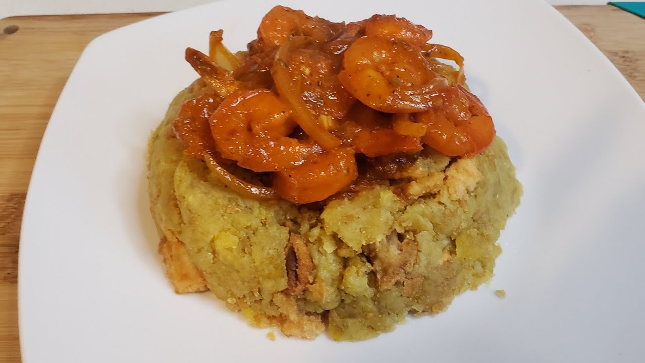 mofongo relleno de camarones en salsa criolla