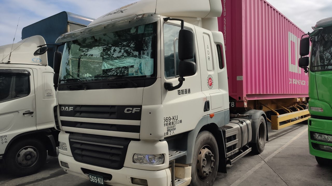 『J Y』碼頭貨櫃系列之 高雄新台運貨櫃場提領Ocean Network Express（ONE)40HQ領到櫃頂破洞的櫃子，換櫃就對了！😆😅😂🌤️🛣️🚚👀😘👨‍👧‍👦🥰😎💪👍🇹🇼🇹🇼🇹🇼🇹🇼🇹🇼🇹🇼