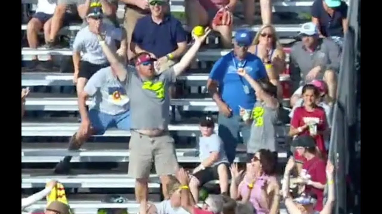 Fan catches home run in two straight innings | 2019 WCWS