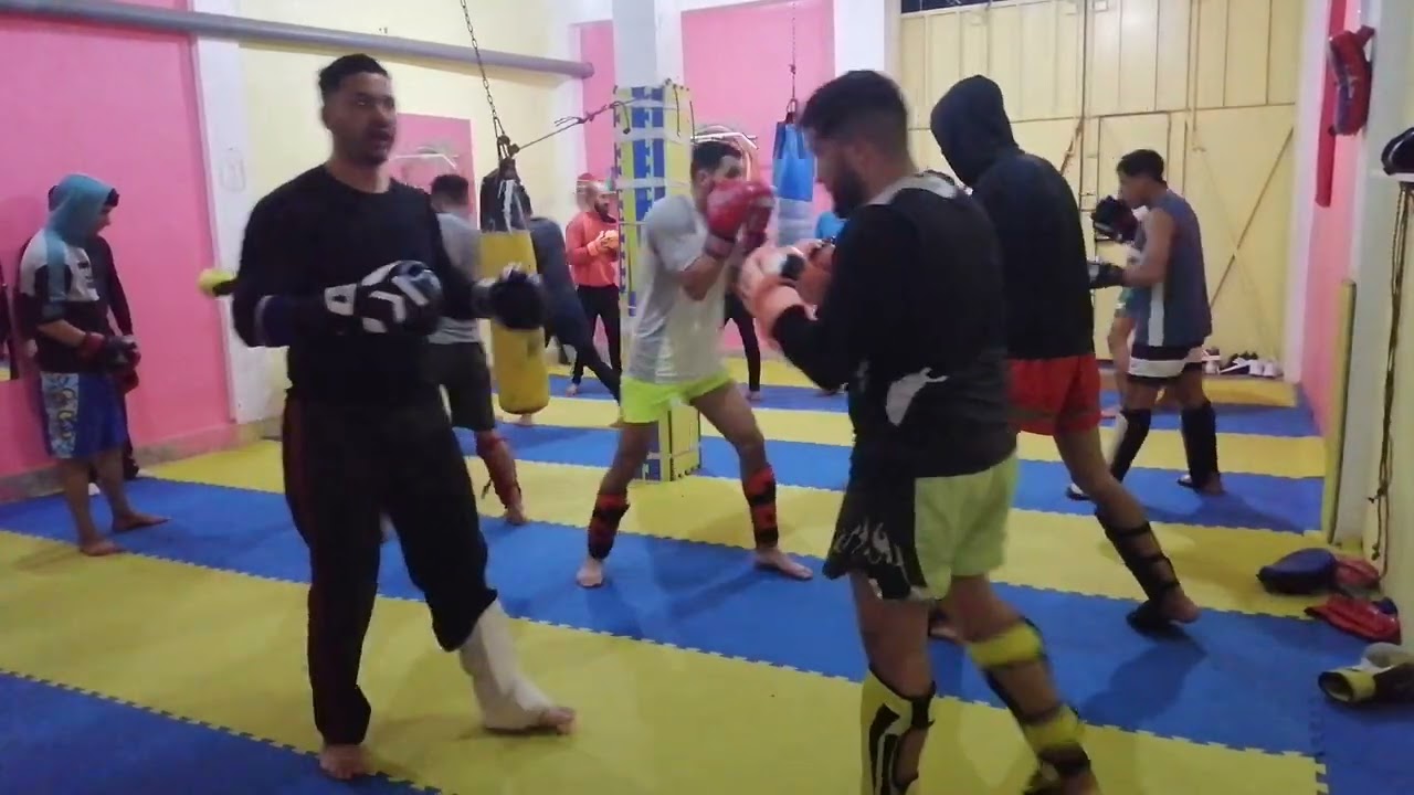 حصة مع استاذ في كيك بوكسينغ  ❤️💪