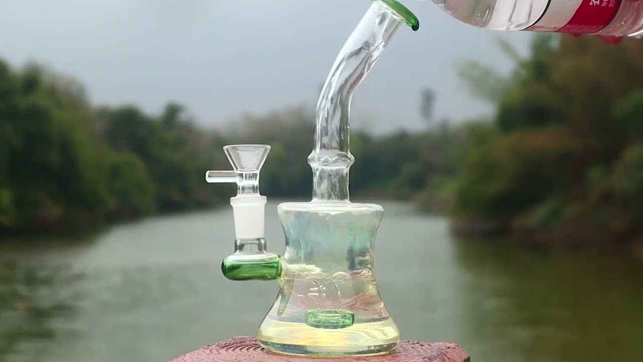 Nadia Glass：Hourglass Mini Beaker Bong