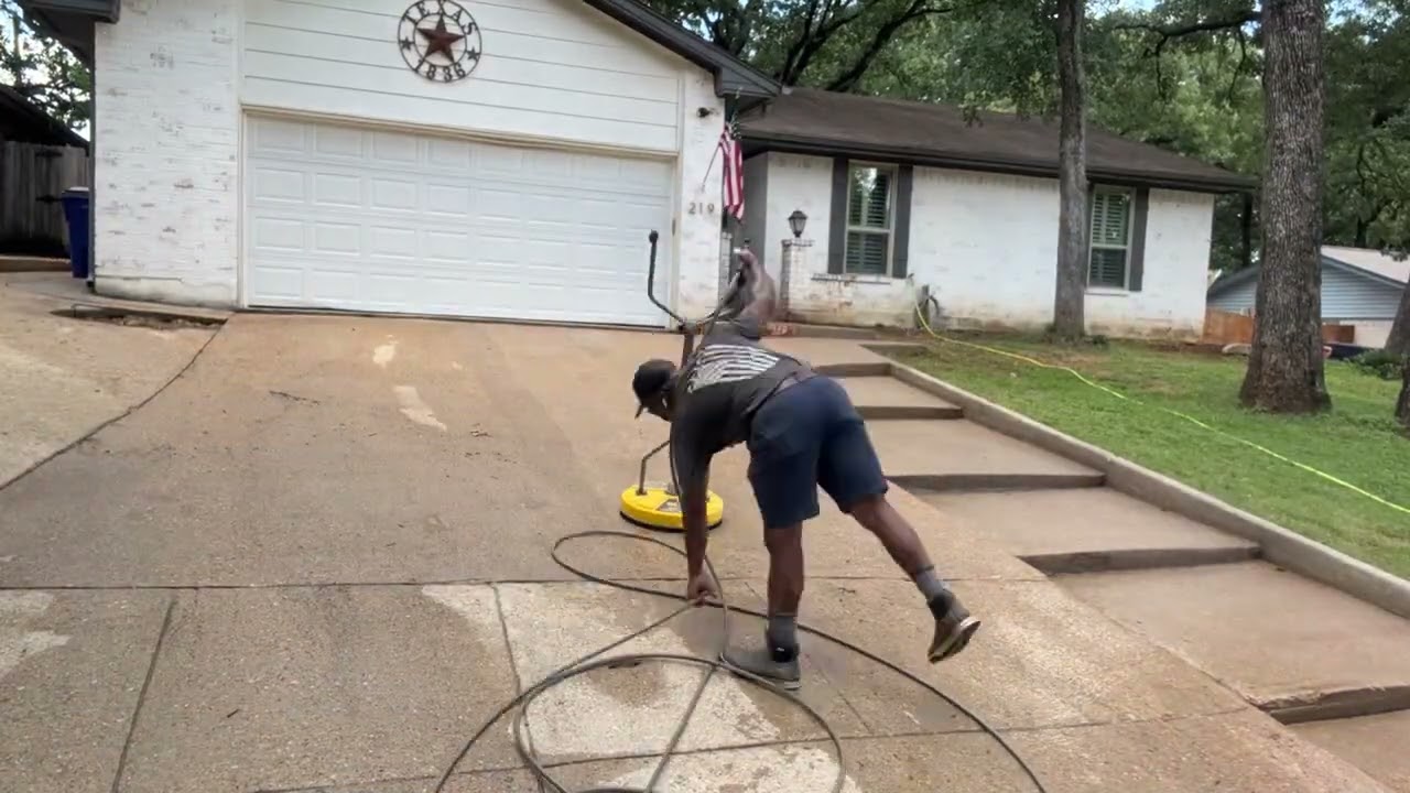 #2 Driveway left spotless at this beautiful home! (Spring 2025) #pressurewashing #powerwashing 