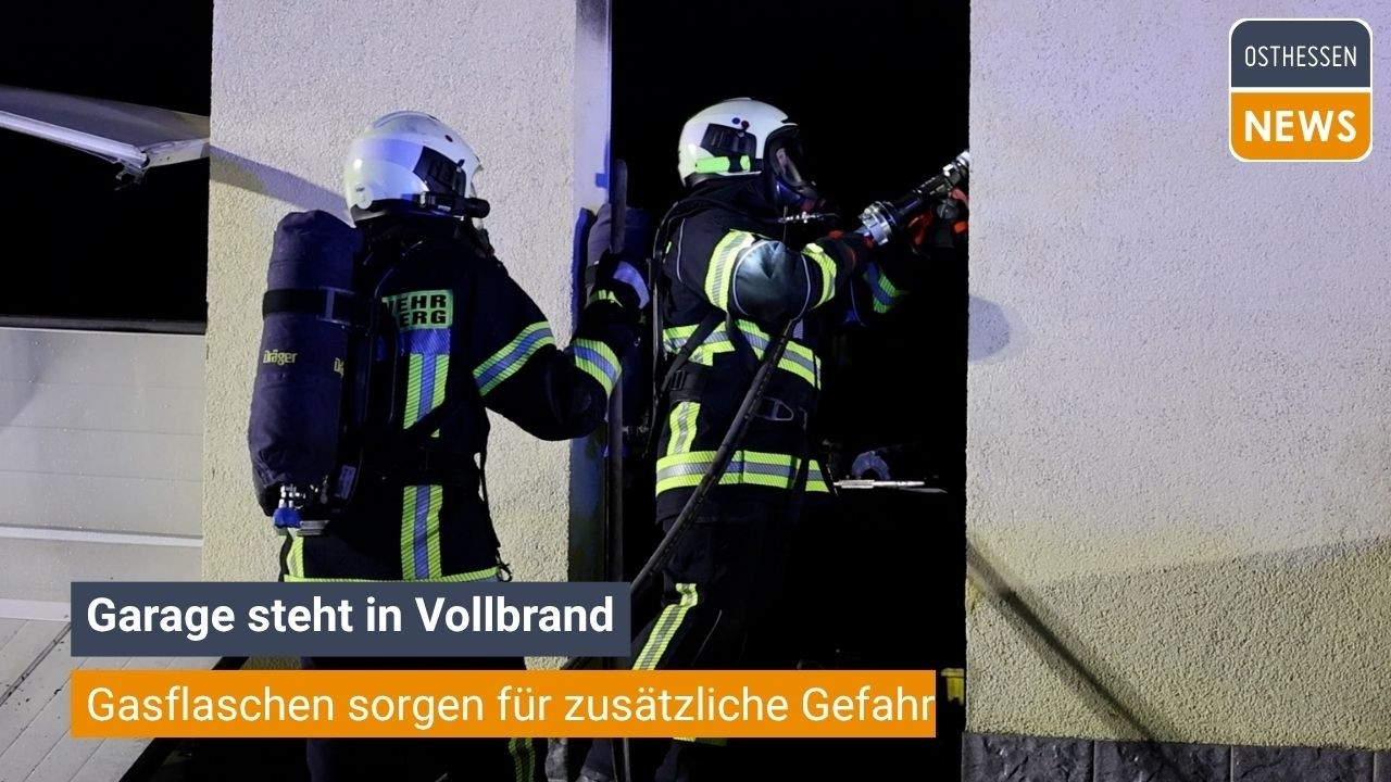 FULDA/PETERSBERG: Garage steht in Vollbrand: Gasflaschen sorgen f&uuml;r zus&auml;tzliche Gefahr
