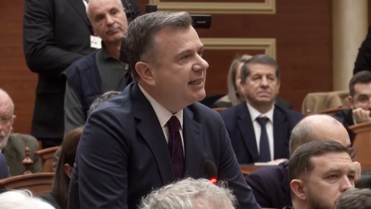 Tv Klan - Protesta dhe debat i ashpër në Kuvend, përplasje mes palëve