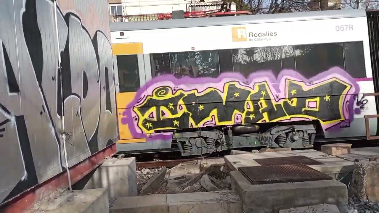 Trenes de Rodalies de Catalunya Civia 465/ UT 447 linea R4 por Sant Feliu