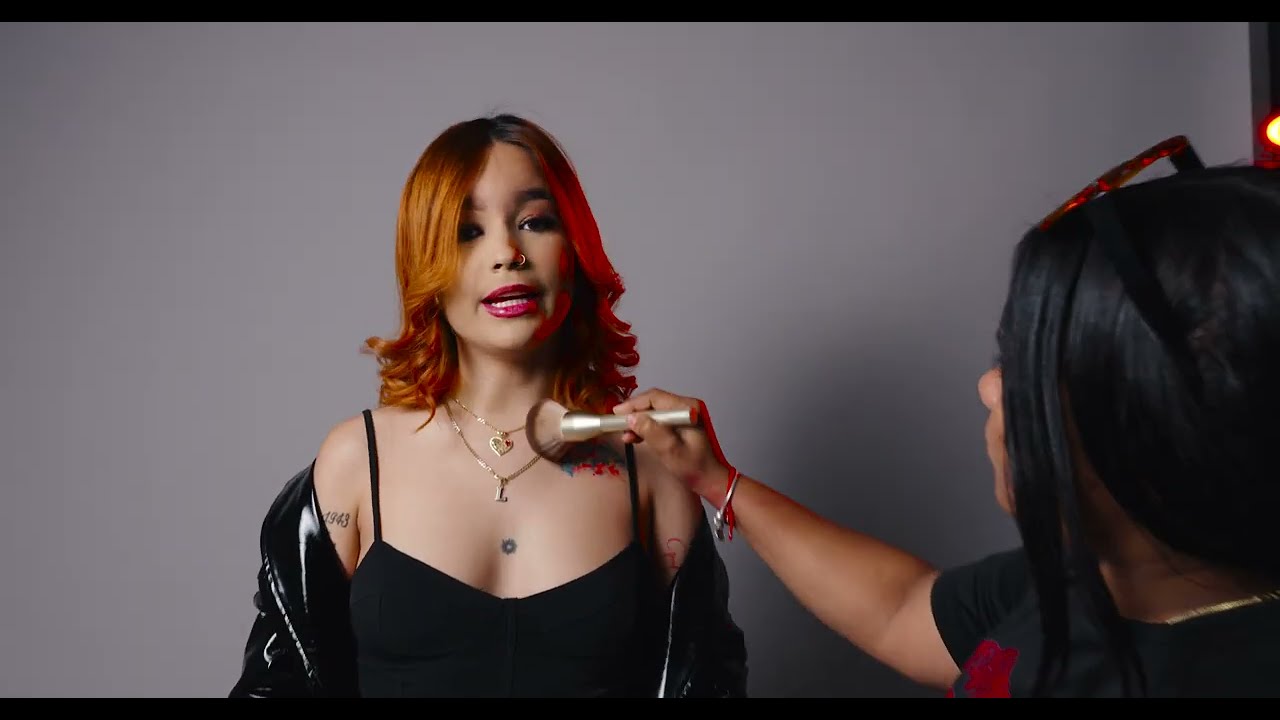 Lil Roxie - Tiene Que Bajarle (Video Oficial)