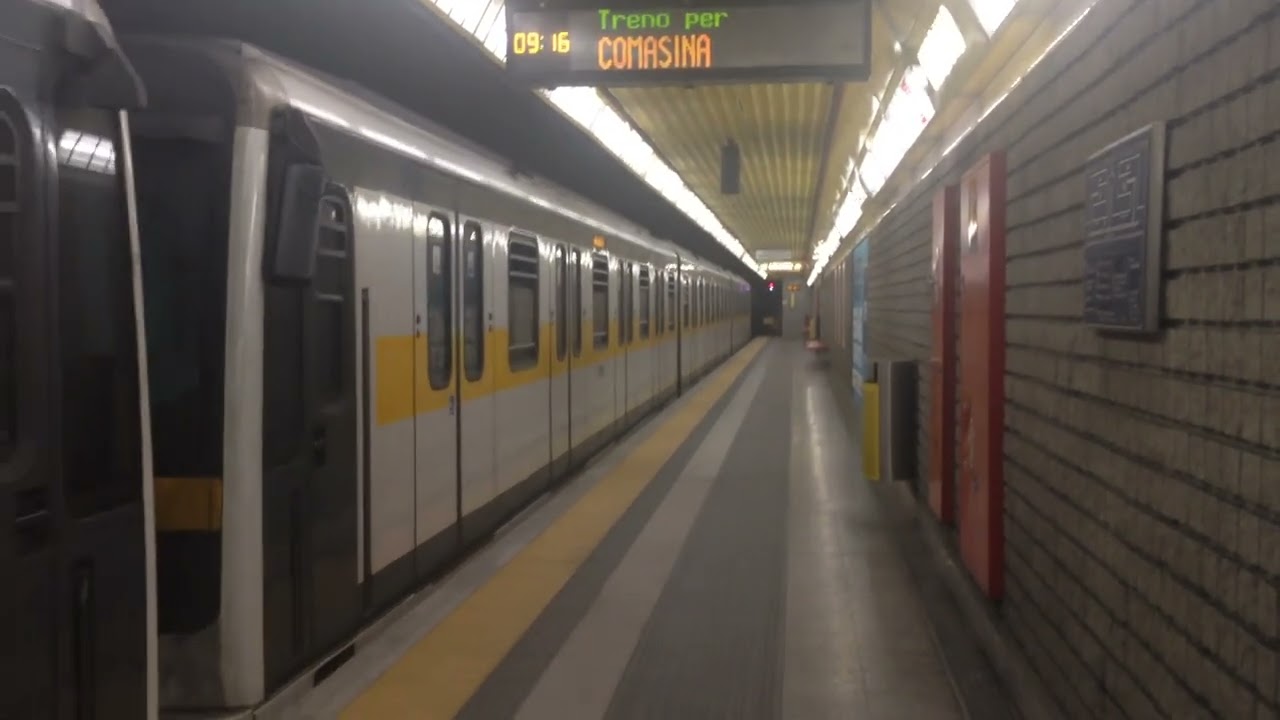 Metropolitana Milano M3: treno in transito