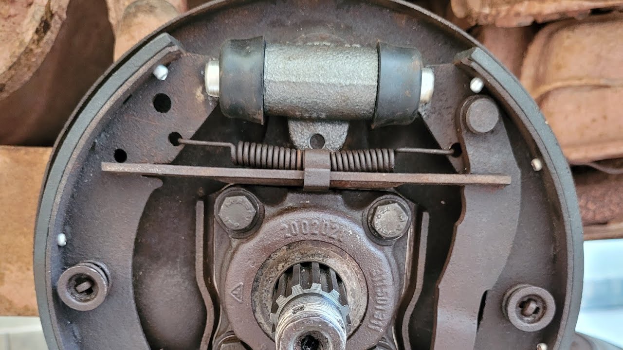Como trocar cilindro de roda e lonas de freio do fusca!