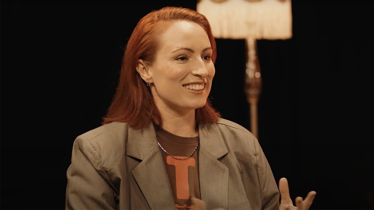 Sundown // Exclusive Album Interview with Hannah Hobbs