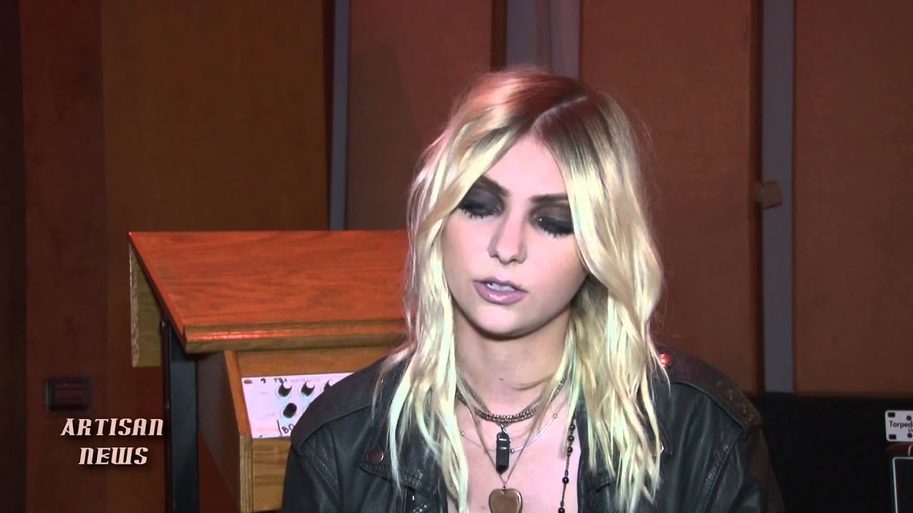 PRETTY RECKLESS TAYLOR MOMSEN BREAKS UP WITH INTERSCOPE, PUTS ON TIE