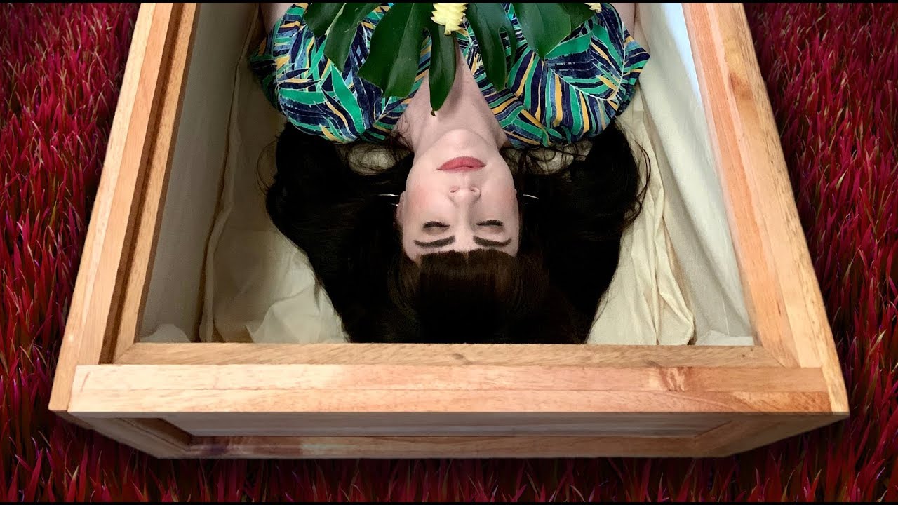 Trying Out a Hawaiian Eco-Casket