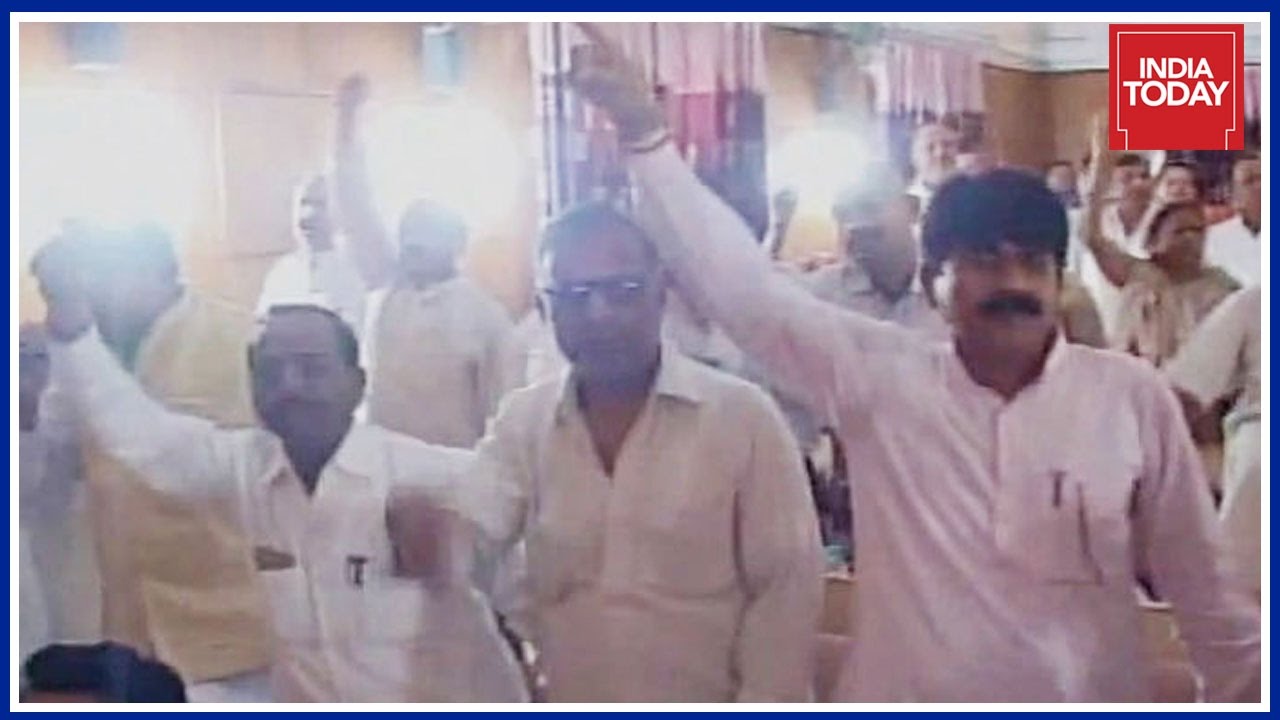 Meerut Mayor Dictates Corporators To Sing 'Vande Mataram' Or Leave India