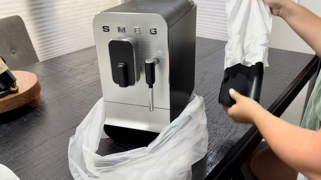 Smeg Automatic Espresso Machine 2025 | Unboxing and Close up