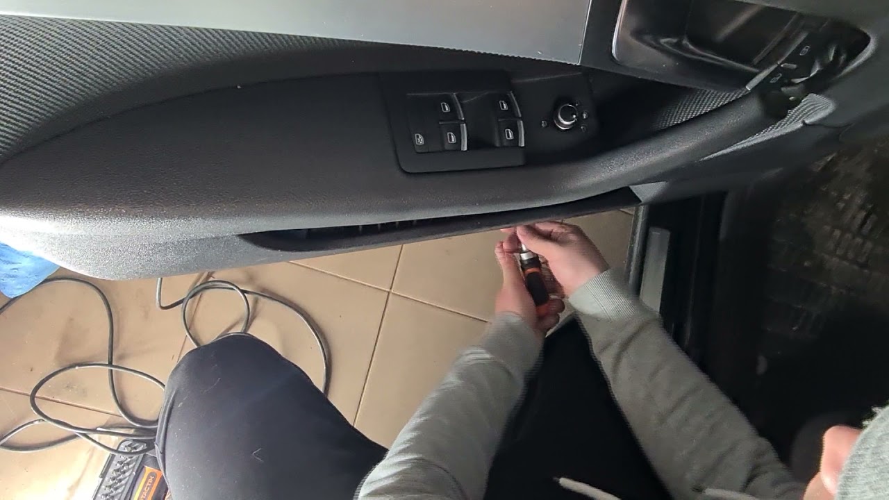 Demontaż boczka przednich drzwi Audi A3 8P | Dismantling of door upholstery