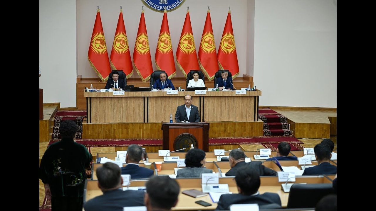 В Жогорку Кенеше поспорили о требованиях к знанию кыргызского языка для депутатов