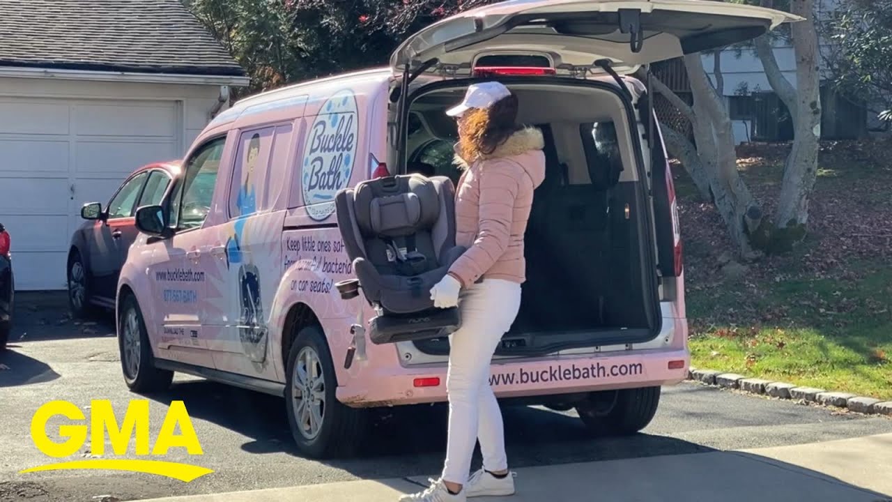 Mom comes to the rescue to clean your kid&rsquo;s dirty car seat
