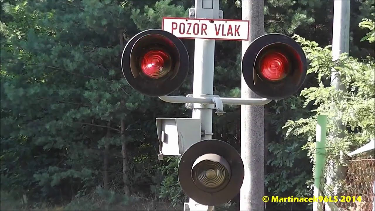 LAPSE SHOT - železniční přejezd / railroad crossing SSSR Otradovice (2013)