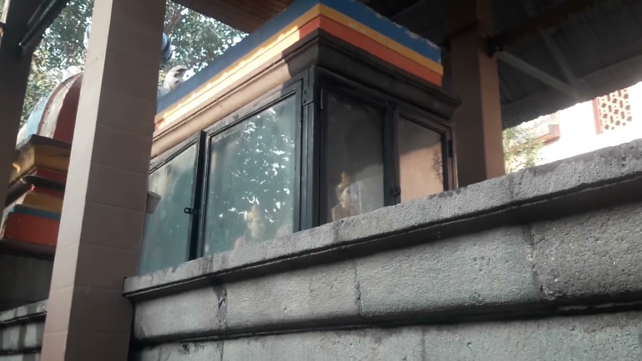 ज्ञानेश्वर महाराजांनी चालवलेली भिंत