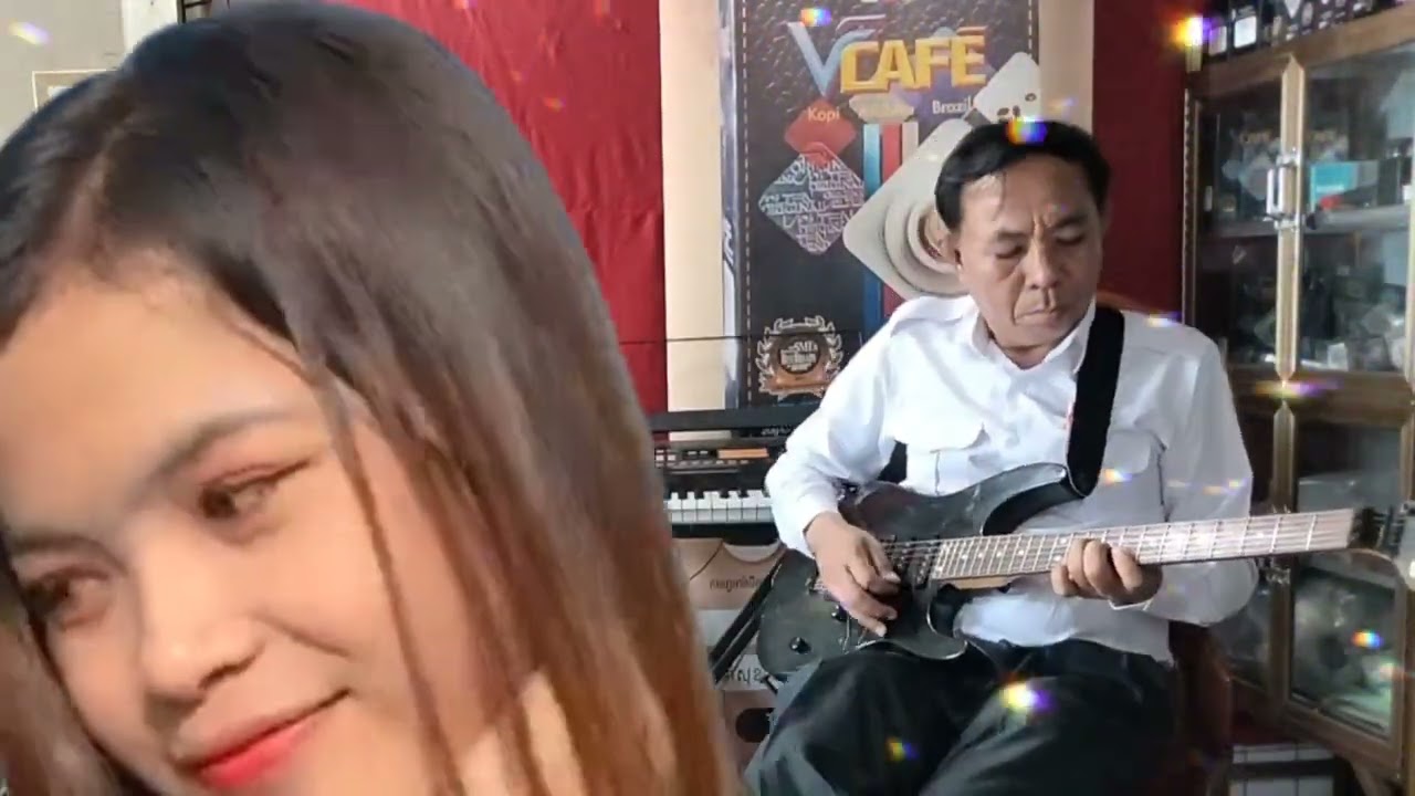 ឃើញត្រង់ណាថាអូនហ្នឹងចាស់? 😂 ជួយមើលឱ្យច្បាស់ម្ដងទៀតមើល៍បងប្អូន! Where do you see that i am old?