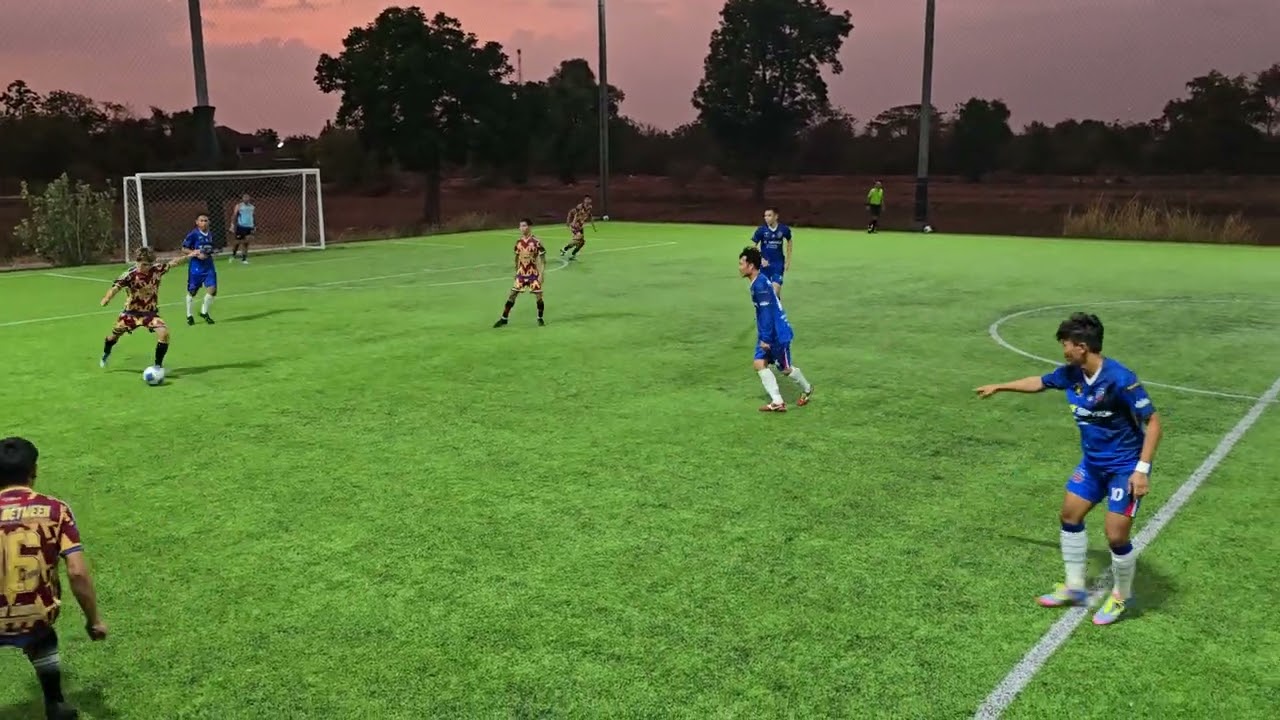 Friday Night FC(น้ำเงิน) VS ซ้อปุ้ย(แดงเข้ม) รายการบอลลีกครั้งที่ 7 สนามพูนทรัพย์ (ครึ่งหลัง)