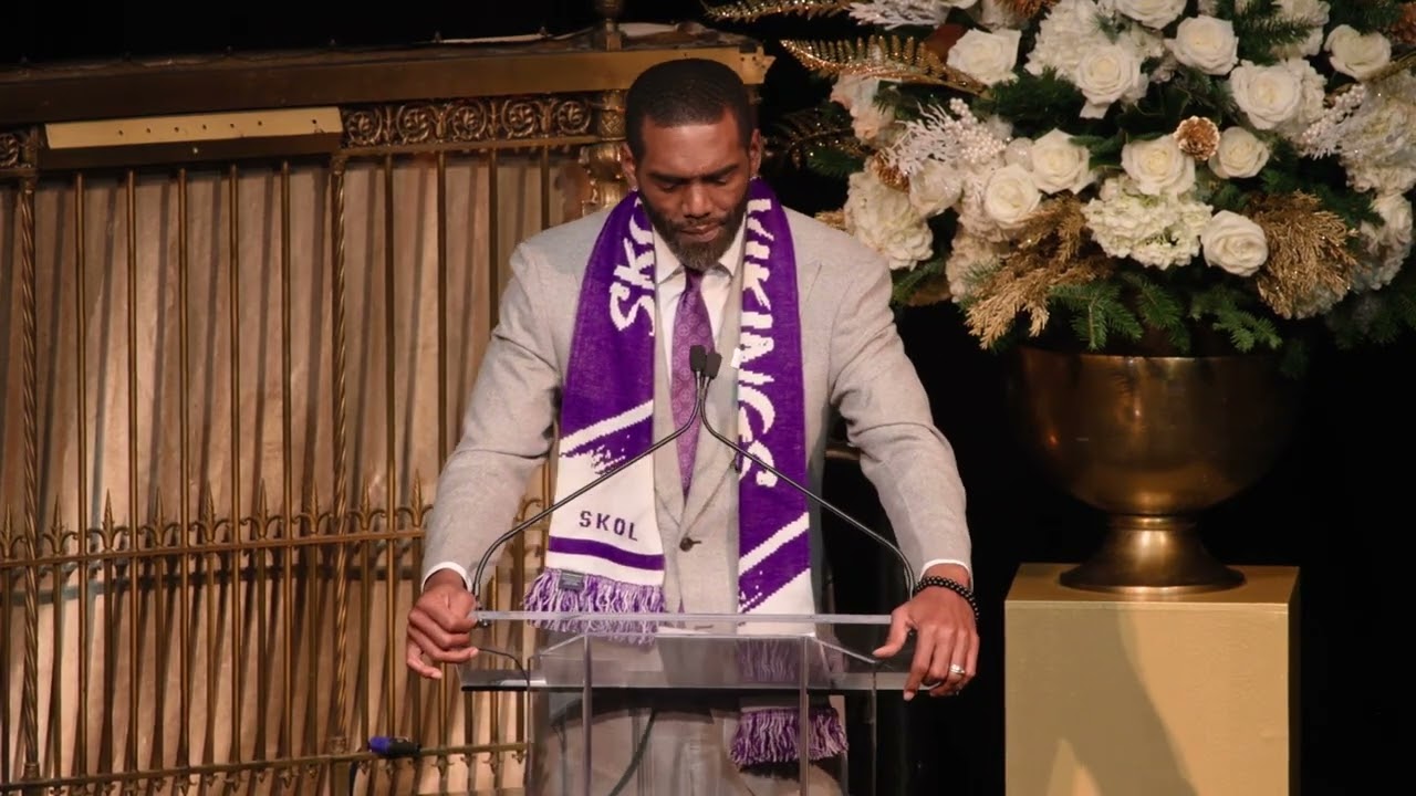 Randy Moss Wins First Stuart Scott IMPACT Award | V Foundation