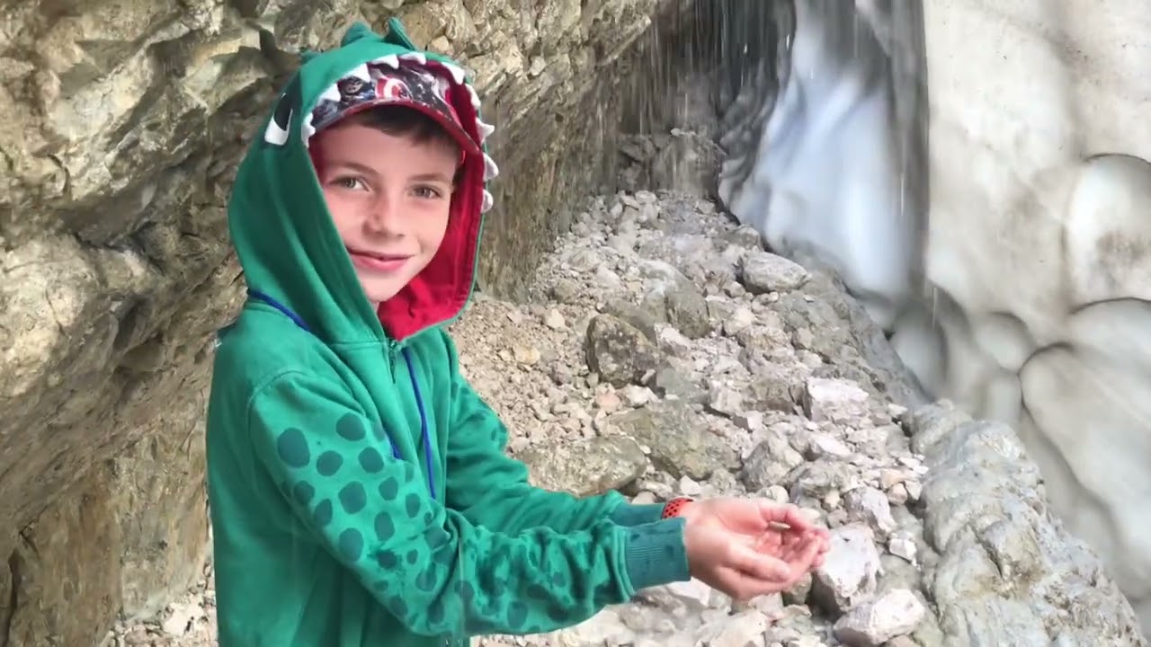 Prati dell’Armentara e grotta della neve.