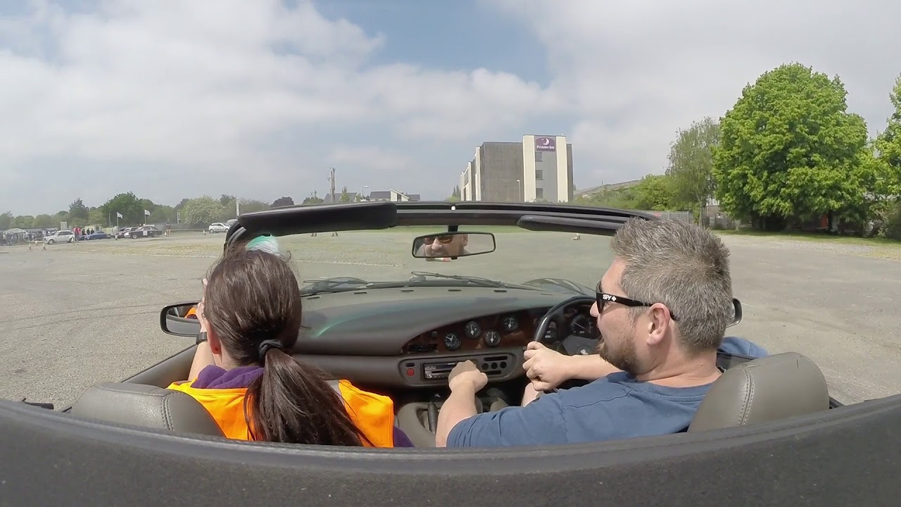 TVR Chimaera attempting the autosolo at swas 20/05/2018