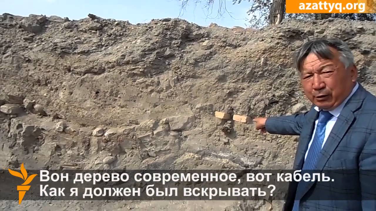 Техника на раскопках Тараза