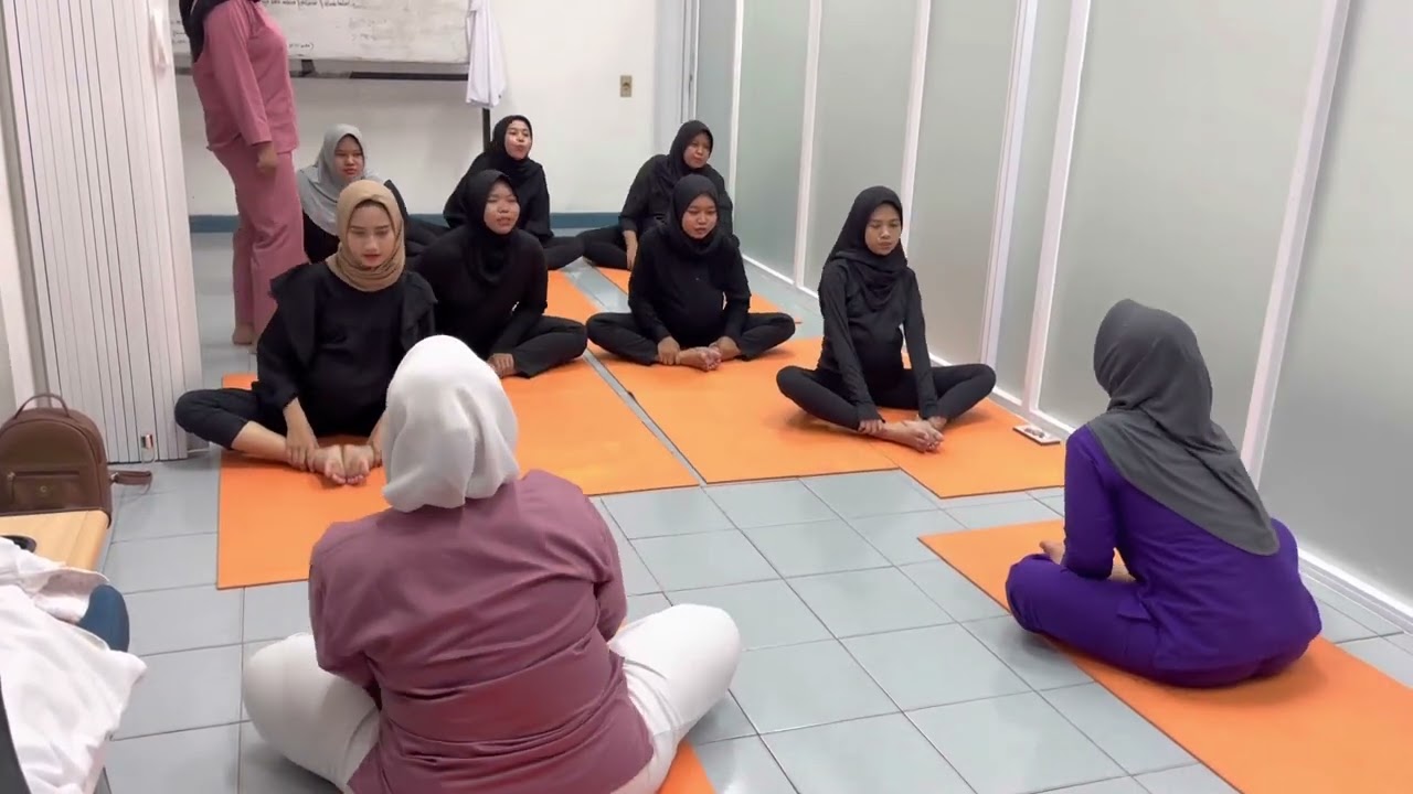 Senam Hamil Mahasiswa D3 Kebidanan Polteknik Tiara Bunda