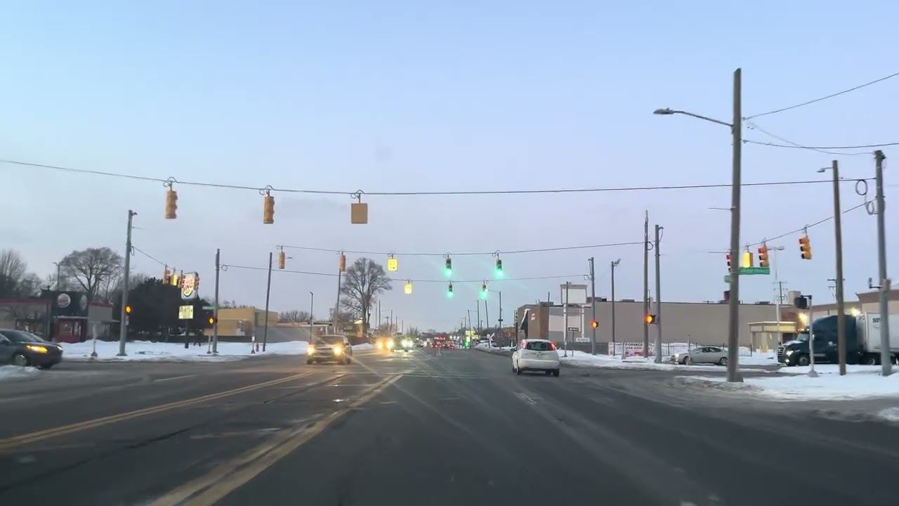 Driving  Detroit  on Van dyke to Warren mi Sorrento Pizza 🍕 ￼vlog 
