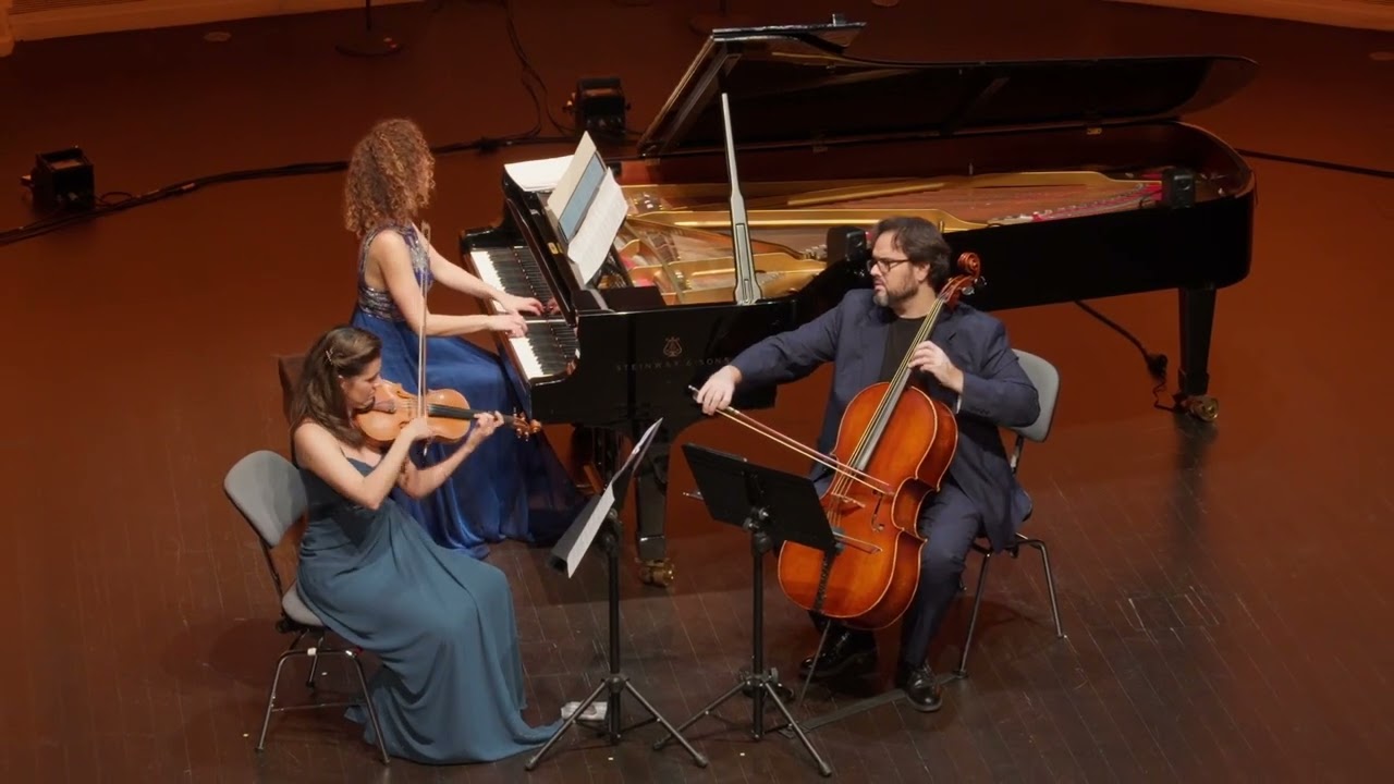LAURA VEGA. Más allá de los mundos II para violín, violonchelo y piano