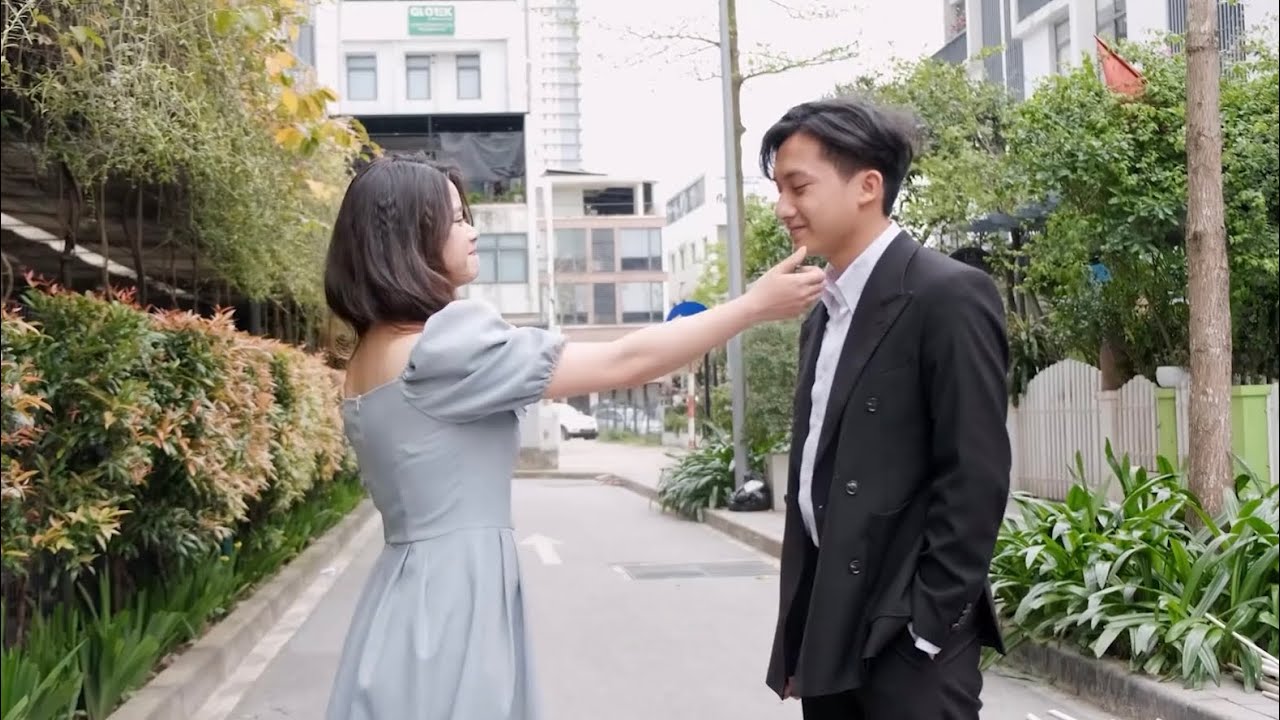 Chủ Tịch Bắt Gặp Bạn Gái Bí Mật Đi Xem Mắt Người Khác Và Cái Kết