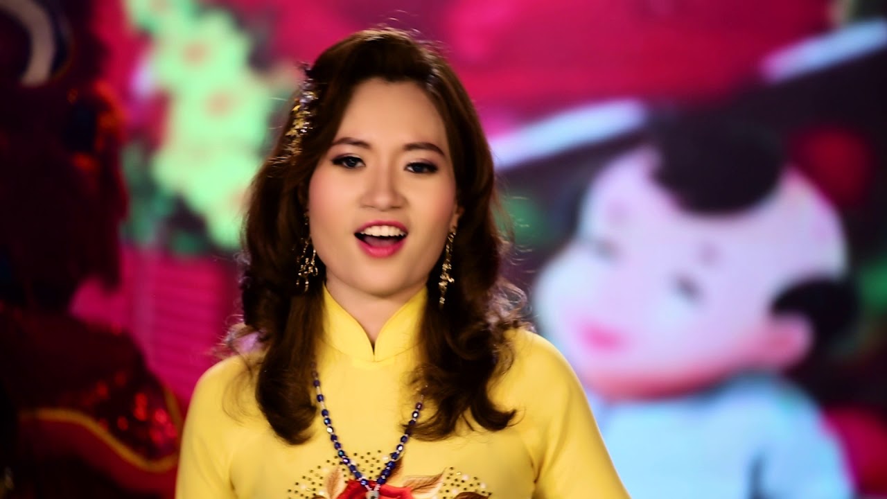 XUAN HOP MAT   HOAN MY PIANO in Ao Dai Vietnamese Traditional